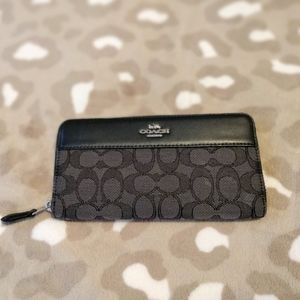 SOLD Coach Wallet Signature Canvas Large Zip Around Accordion Wallet - Black